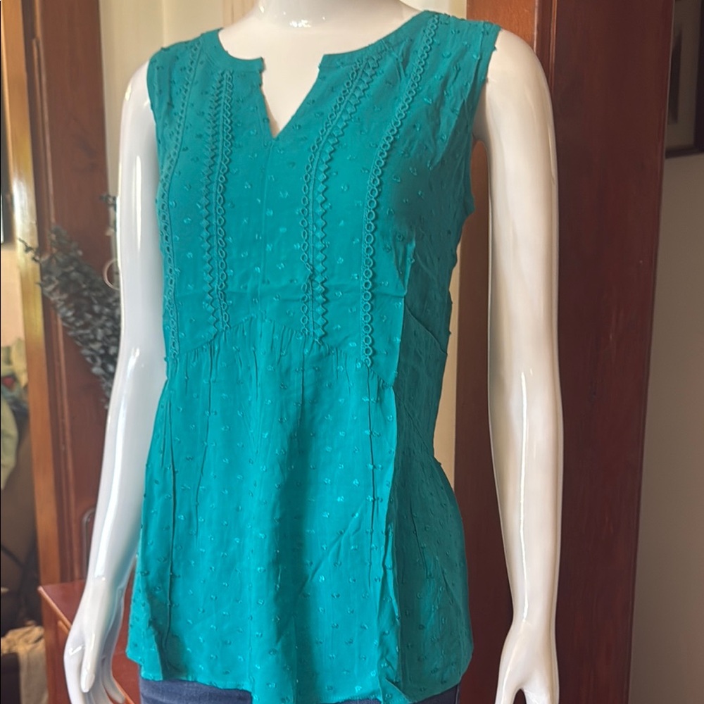 NWT northern reflections size small Teal Sleeveless Women's Top
